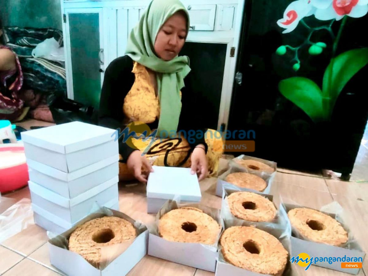 Kisah Sukses Diana, Ibu Rumah Tangga Pangandaran Banjir Pesanan Kue Ramadan