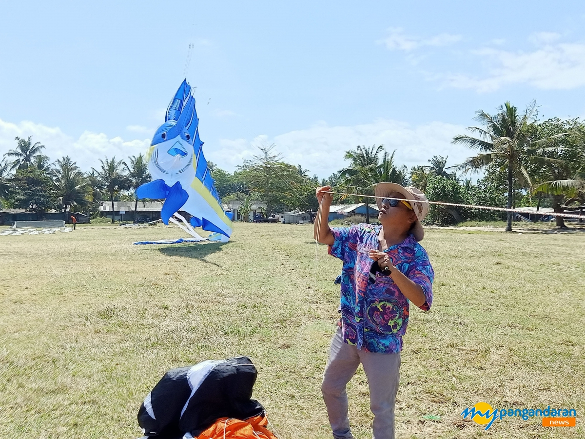 Kokos, Pengrajin Layangan Pangandaran Mengukir Nama di Kancah Internasional