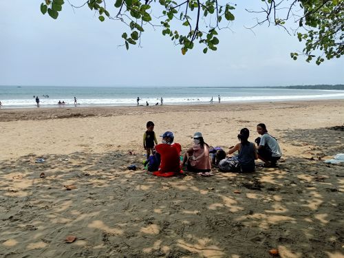 Kondisi Objek Wisata Pantai Pangandaran Hari Pertama Puasa