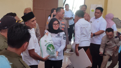 Korban Banjir dan Gagal Panen di Pangandaran Terima Bantuan Beras CPPD Jabar