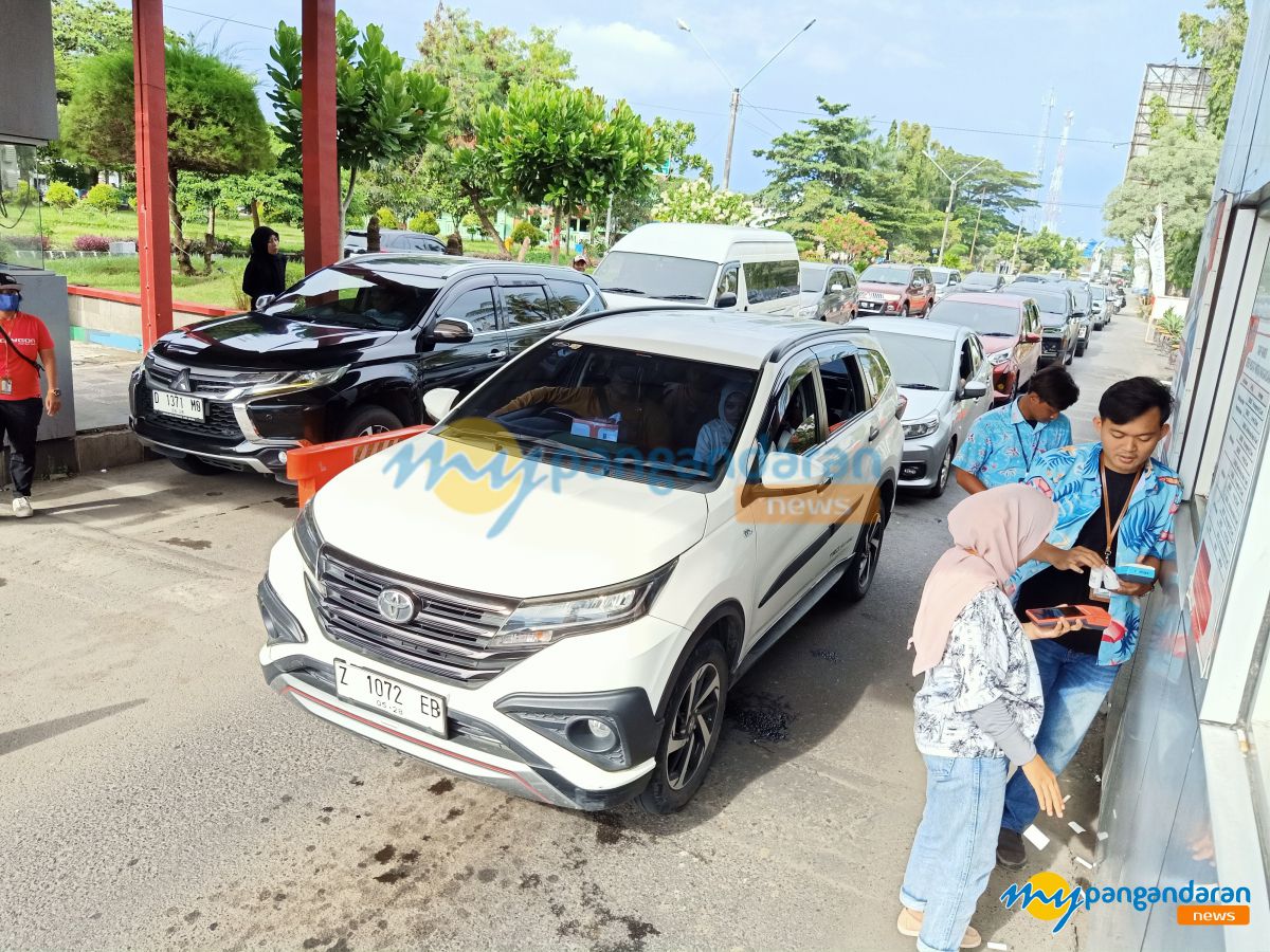 Libur Panjang, Inilah Potret Antrian Kedaraan di Pintu Masuk Utama Pangandaran 