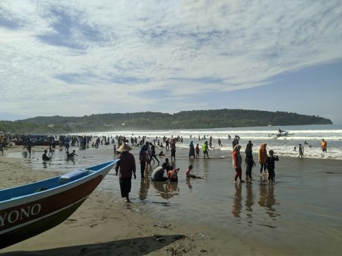 Libur Panjang, Kunjungan Wisatawan ke Pantai Pangandaran Meningkat 