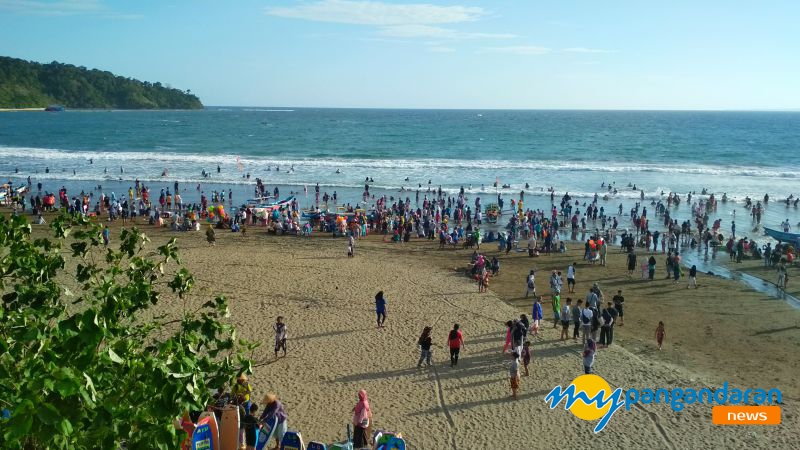 Liburan Long Week End,  Pantai Pangandaran didatangi Banyak Pengunjung