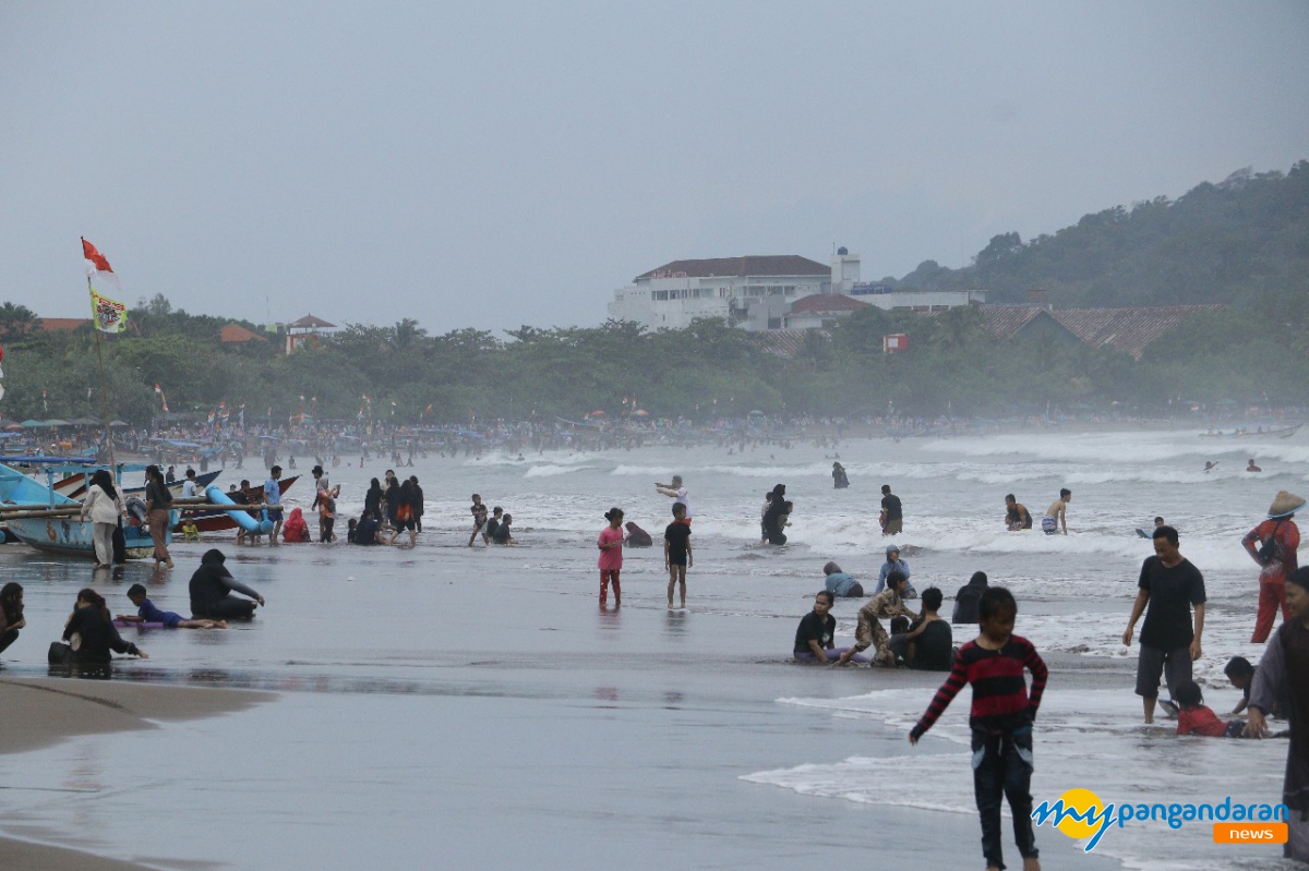Liburan Sekolah di Pantai Barat Pangandaran Antusiasme Pengunjung Meningkat