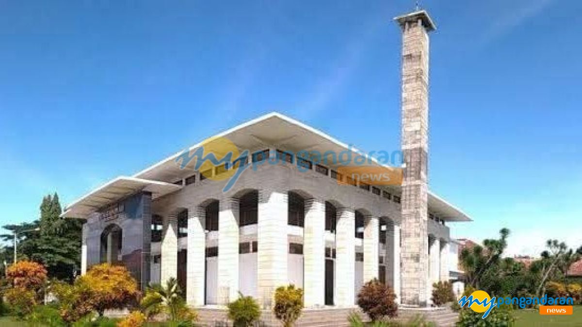 Masjid Agung Al Istiqomah Saksi Tsunami Pangandaran