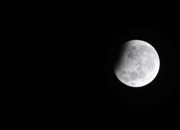 Menyaksikan Gerhana Bulan dari Pantai Pangandaran