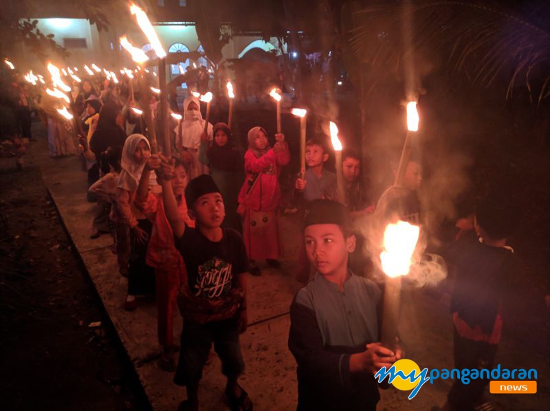 Meriah, Warga Pangandaran Sambut Tahun Baru Islam 1441 H dengan Pawai Obor