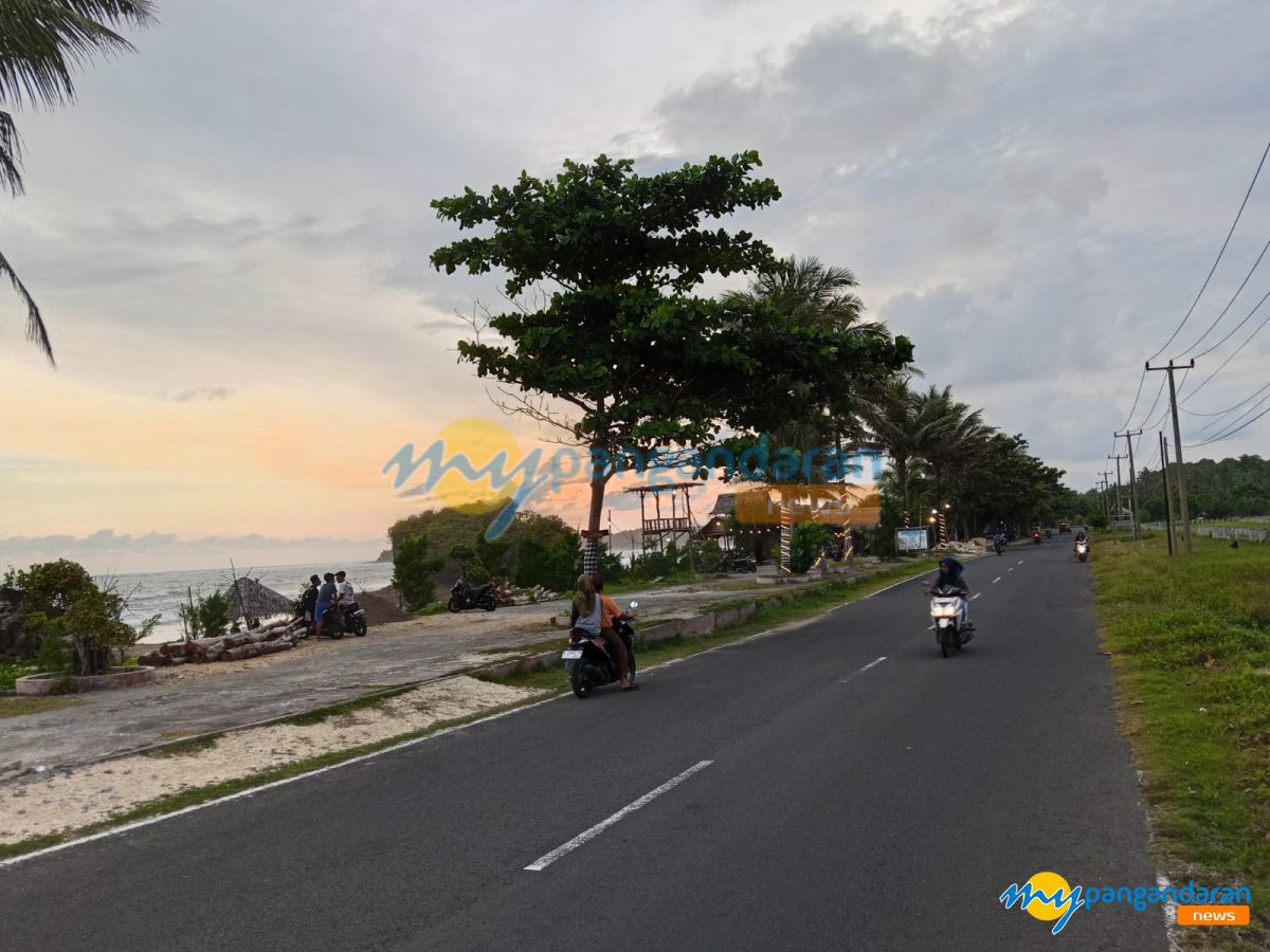 Pantai Pacuan Kuda Legok Jawa Jadi Tempat Ngabuburit Warga Cimerak Pangandaran