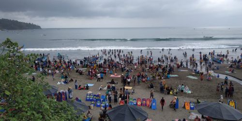 Pantai Pangandaran Jadi Serbuan Wisatawan, Razia Masker Digelar Hari Ini