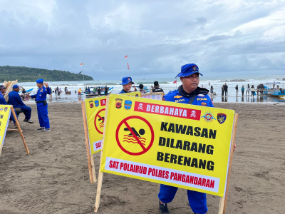 Pelajar Asal Bandung Terseret Arus di Pantai Pangandaran, Tim SAR Lakukan Pencarian dan Beri Himbauan 