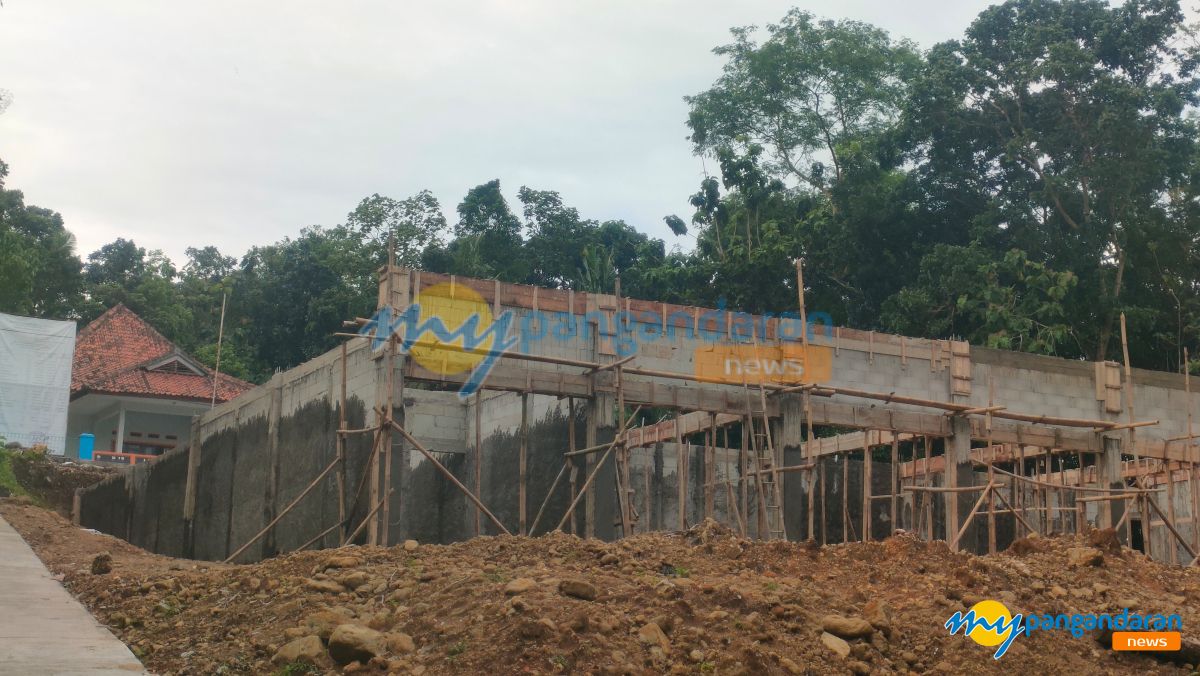 Pembangunan Gedung KDMP di Sindangwangi Disorot, Tak Pasang Papan Informasi Anggaran