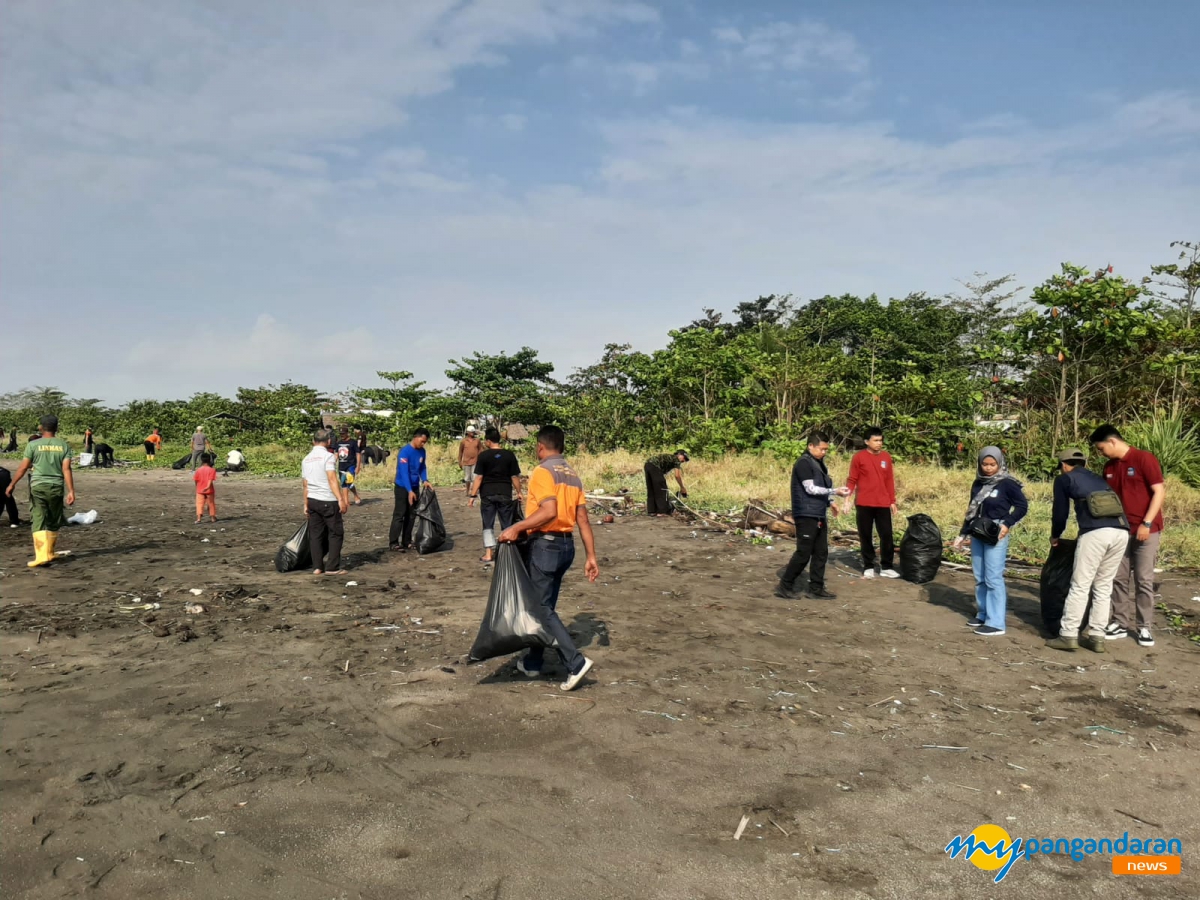 Pemkab Pangandaran Gelar Opsih Bersama di Pantai Bojong Salawe 