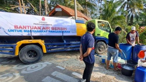 Pengelola Kawasan Grand Pangandaran dan PDAM Tirta Prabawa Mukti Beri Bantuan 24.000 Liter Air Bersih