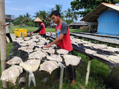 Permintaan Jambal Roti Pangandaran Melonjak di Bulan Ramadan, Penjualan Online Jadi Andalan