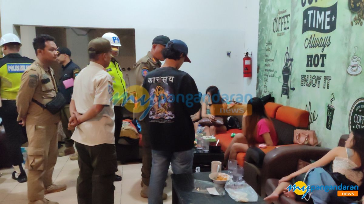 Petugas Gabungan Gelar Patroli Cipta Trantibum di Pangandaran, Puluhan Botol Miras Diamankan