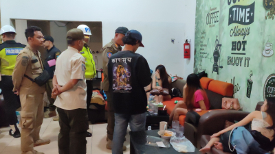 Petugas Gabungan Gelar Patroli Cipta Trantibum di Pangandaran, Puluhan Botol Miras Diamankan