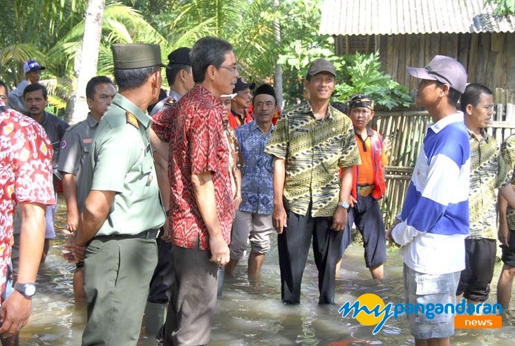 Pj Bupati Pangandaran Blusukan Kunjungi Korban Banjir