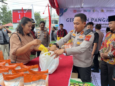 Polres Pangandaran Gelar Pasar Murah, Warga Antusias 