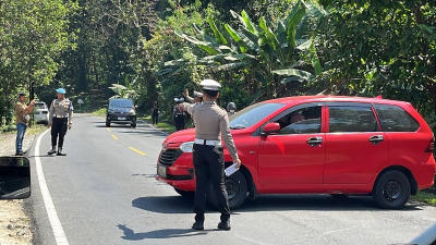 Polres Pangandaran Gencarkan Patroli di Jalur Rawan Kecelakaan, Sasar Kendaraan yang Berhenti Sembarangan