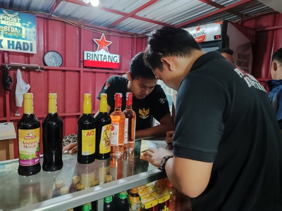 Polres Pangandaran Intensifkan Patroli Malam, Puluhan Botol Miras Ilegal Diamankan