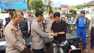 Press Release Akhir Tahun 2024, Polres Pangandaran Serahkan Motor Kepada Pemiliknya