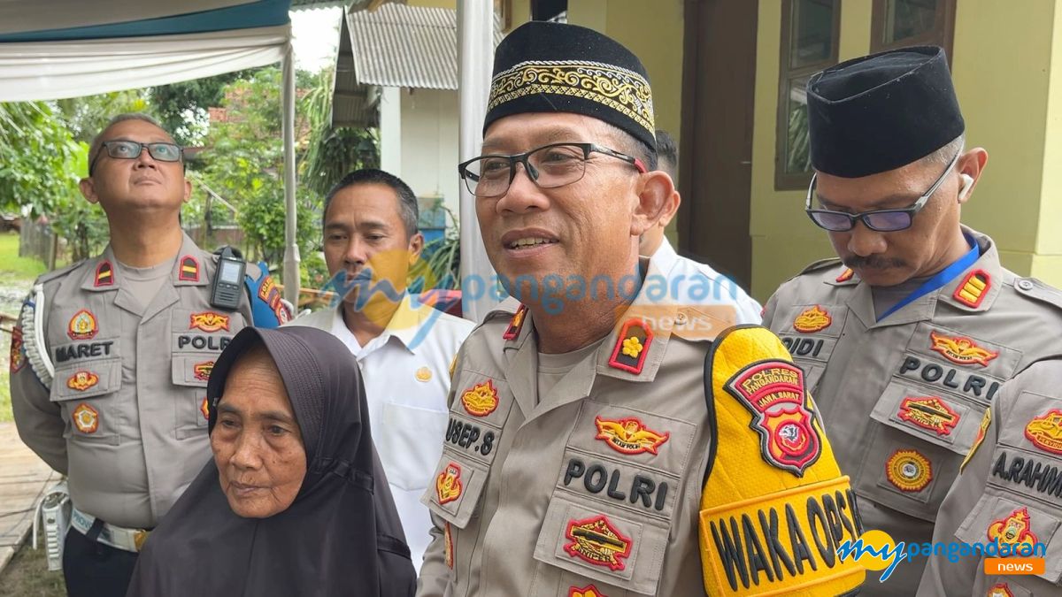 Rumah Nenek 82 Tahun Korban Puting Beliung di Ciganjeng Dibedah Polres Pangandaran