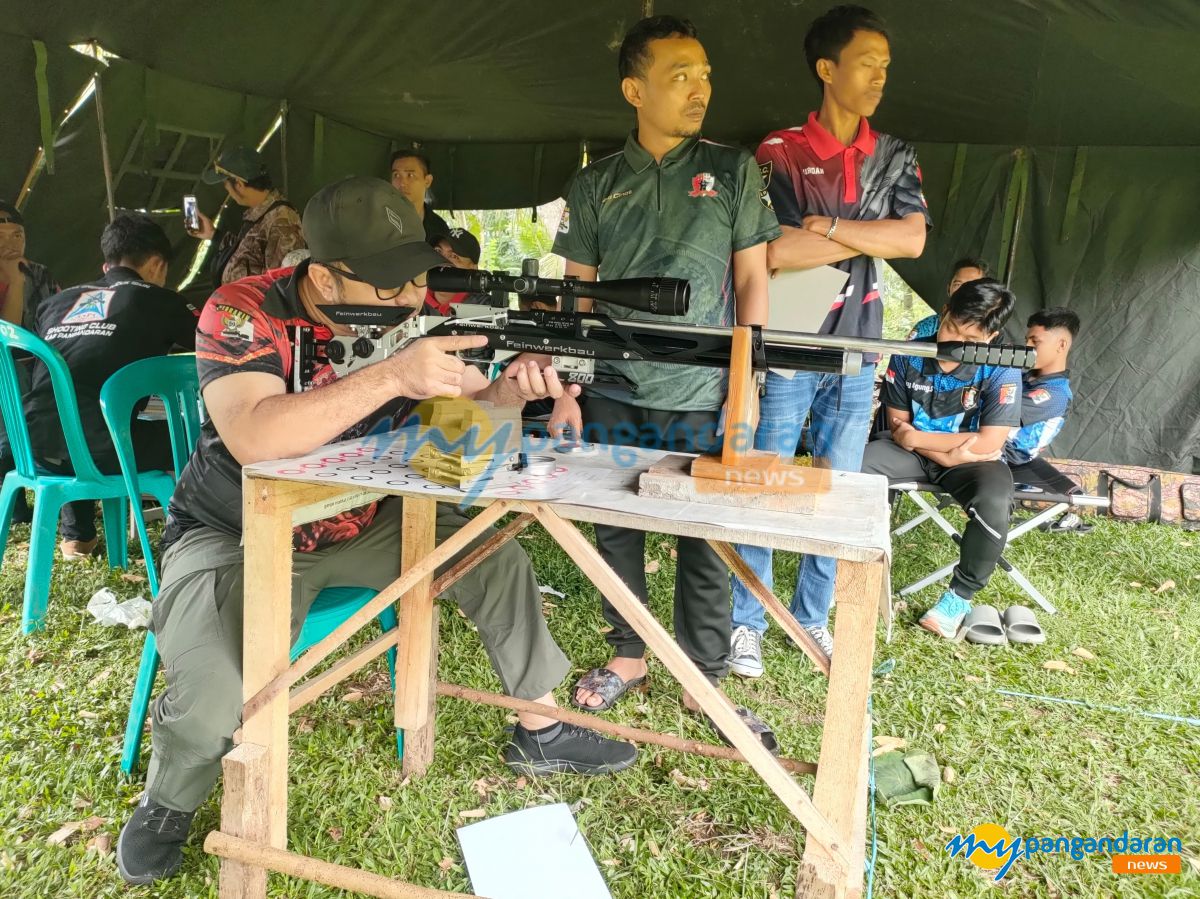 Salurkan Hobi, Puluhan Anggota Perbakin ikuti Latihan Menembak Sambil Ngabuburit di Pangandaran