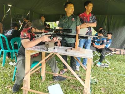 Salurkan Hobi, Puluhan Anggota Perbakin ikuti Latihan Menembak Sambil Ngabuburit di Pangandaran