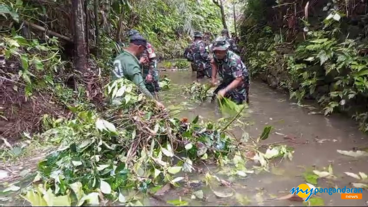 Sambut Hari Juang TNI AD 2024, Kodim 0625 Pangandaran Gelar Karya Bakti Bersih Sungai