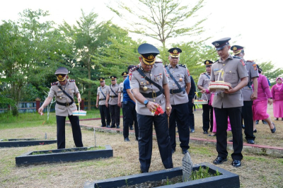 Sambut HUT Bhayangkara ke-80, Polres Pangandaran Gelar Ziarah dan Tabur Bunga di TMP Parigi