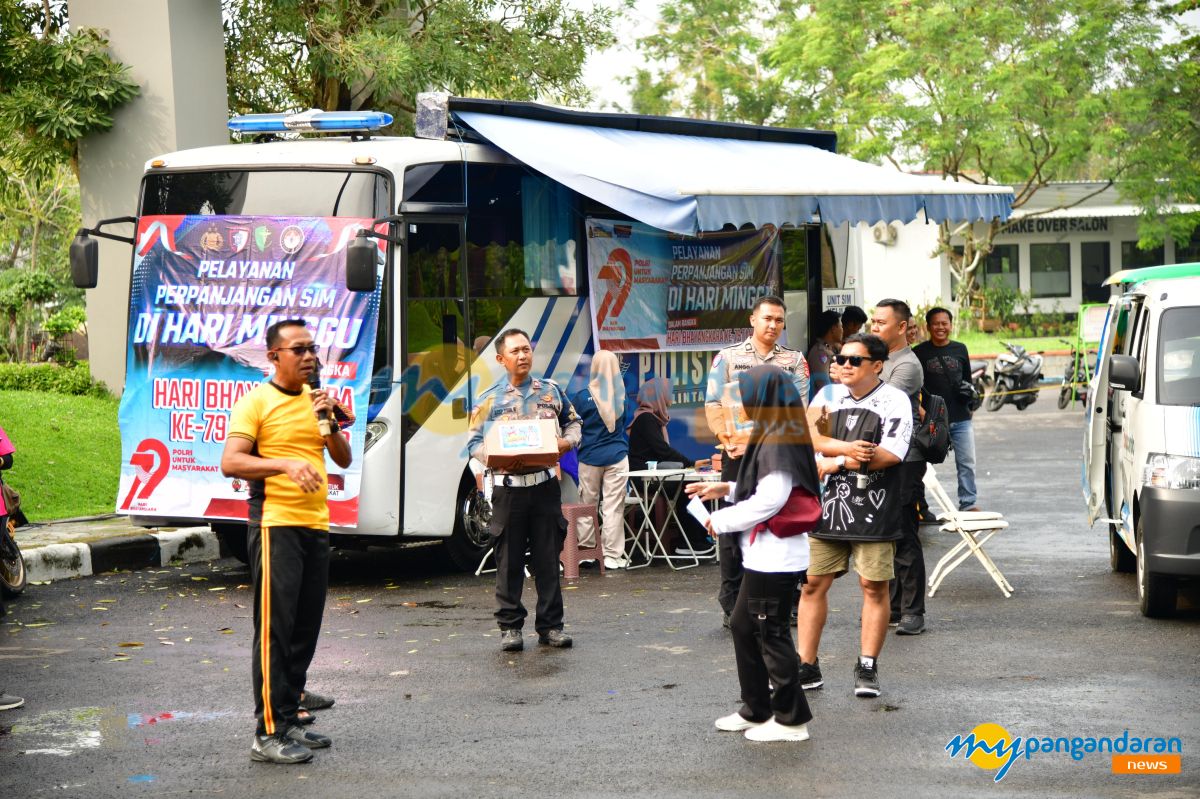 Sambut HUT ke-79 Bhayangkara, Polres Pangandaran Gelar Pelayanan Publik di Acara Car Free Day