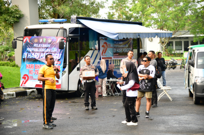 Sambut HUT ke-79 Bhayangkara, Polres Pangandaran Gelar Pelayanan Publik di Acar Car Free Day