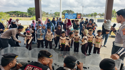 Serunya Anak-Anak TK Belajar Bersama Polisi di Mako Polres Pangandaran