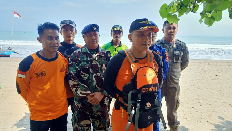 Setelah Beberapa Jam Pencarian, Korban Tenggelam di Pantai Barat Pangandaran Ditemukan 