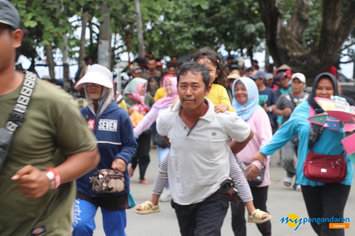 Simulasi Gempa Guncang Pantai Pangandaran, Warga dan Wisatawan Didorong Kesiapsiagaan