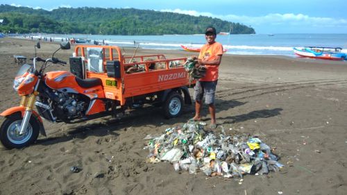 Sutan Abdul Rosid, Relawan Gerakan Bersih Pantai Pangandaran