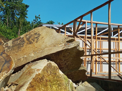 Tebing Longsor di Sukahurip Pangandaran, Satu Bangunan Rumah Relokasi Eks Pasar Wisata Hancur 