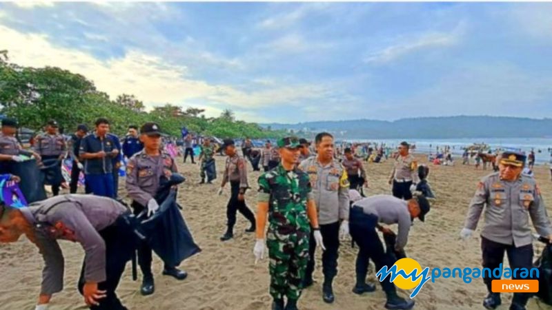 TNI POLRI Bersama Pemda Pangandaran Gelar Aksi Bersih-Bersih Pantai Pangandaran Pasca Libur Lebaran 2023