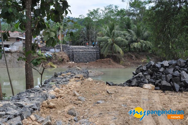 Update: Ini Penampakan Terbaru Pembangunan Jembatan Darurat di Pangandaran