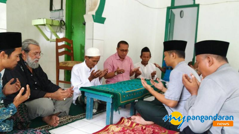 Viral, Seorang Dokter di Pangandaran Memutuskan Memeluk Islam